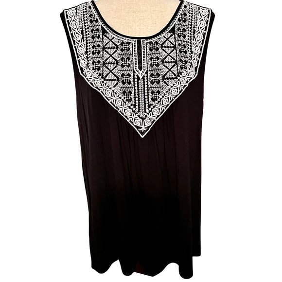 Green Envelope Tops - Black Sleeveless Tunic w/Gorgeous Embroidery
